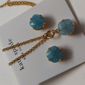 Pop Of Joy 10mm Spade Flower Studs And Pendent Necklace Set